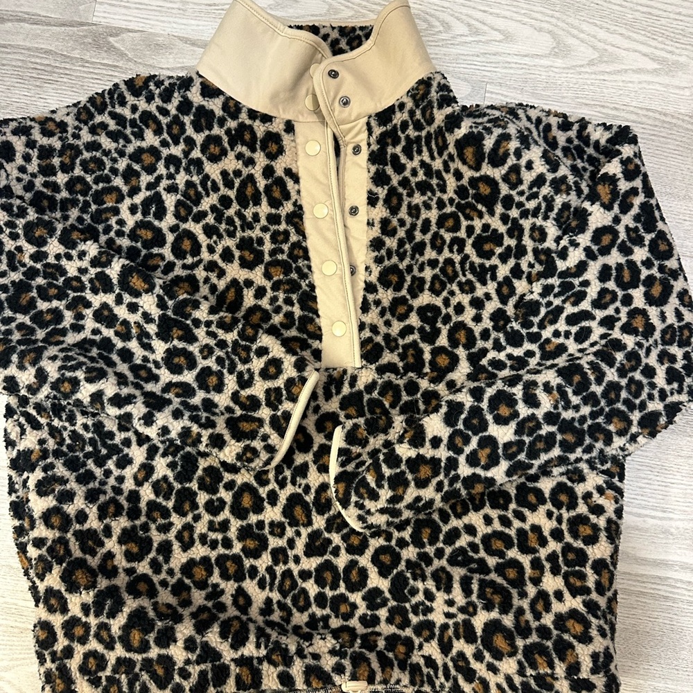 American Eagle Outfitters Leopard Print Fleece